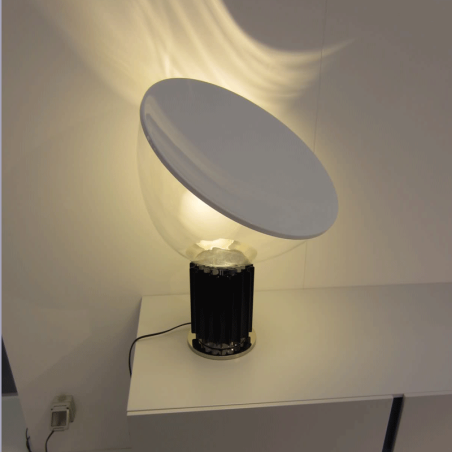 Flos Taccia PMMA LED Lampada da Tavolo